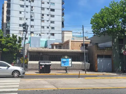 CASA EN TERRENO PROPIO CON DESTINO COMERCIAL UNICAMENTE
