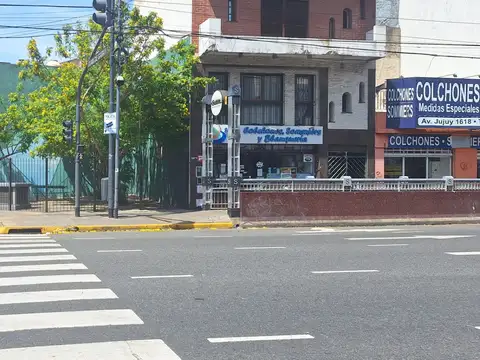 CASA EN TERRENO PROPIO CON DESTINO COMERCIAL UNICAMENTE