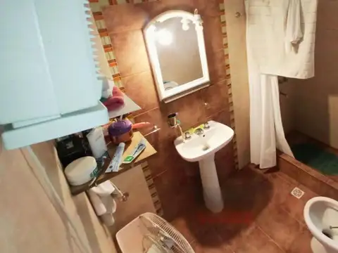 Casa en venta - 3 Dormitorios 1 Baño - 175mts2 - Loma Hermosa