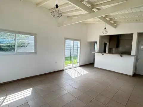 Casa 2 ambientes con 1 baño