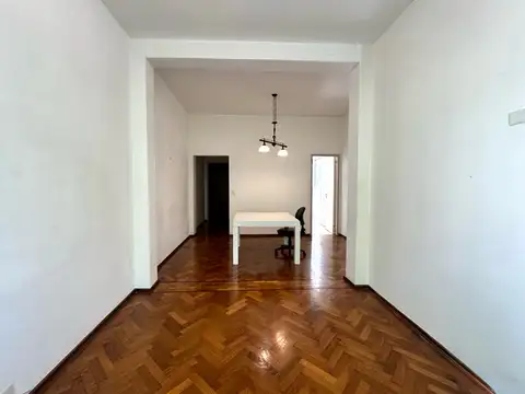 Departamento de 3 ambientes con dependencia muy luminoso y con baulera en Barrio Norte