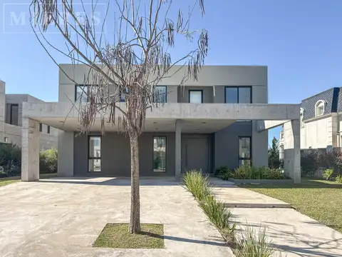 Casa 7 ambientes con 4 baños