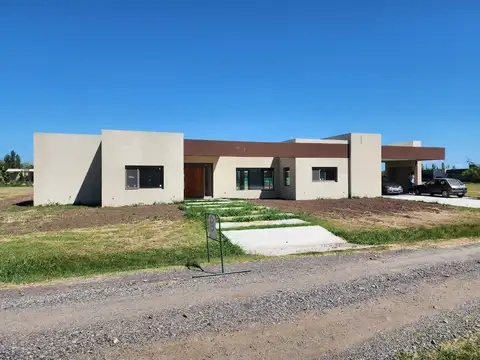 Casa en venta a estrenar en Comarcas de Lujan, San Roque, Lujan GBA Oeste