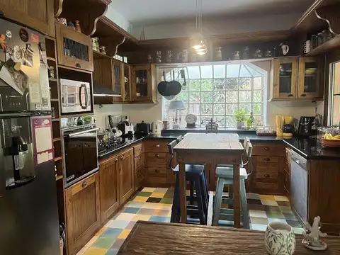 Casa 5 ambientes con 3 baños