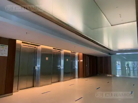 Oficina en Alquiler con 18 cocheras