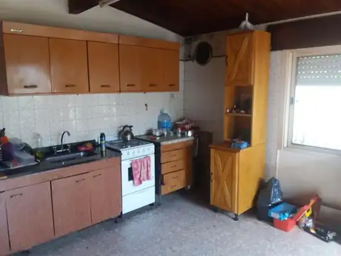 CASA 4 AMBIENTES CON COCHERA