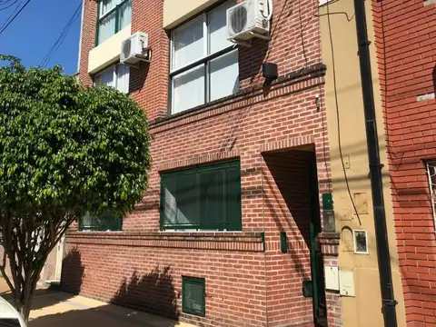 excelente  ph  primer piso por escalera en Villa Luro