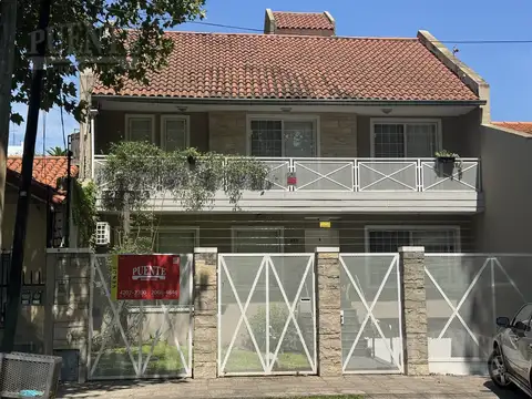 Casa 6 ambientes con 4 baños