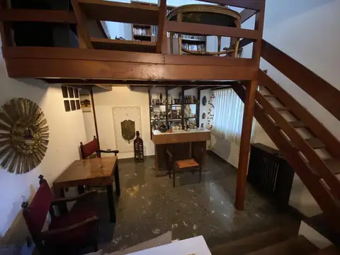 Casa en Venta con 3 cocheras