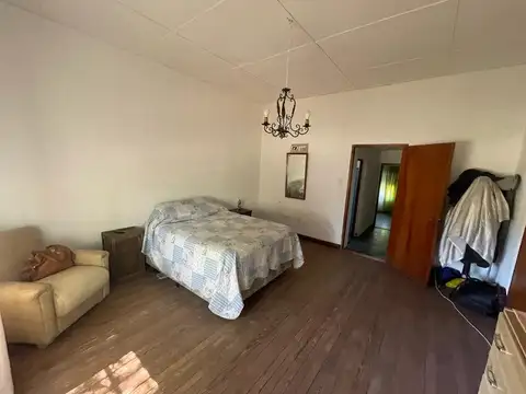 Casa 5 ambientes con 1 baño