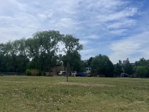 Terreno en Venta 27  mts Fondo