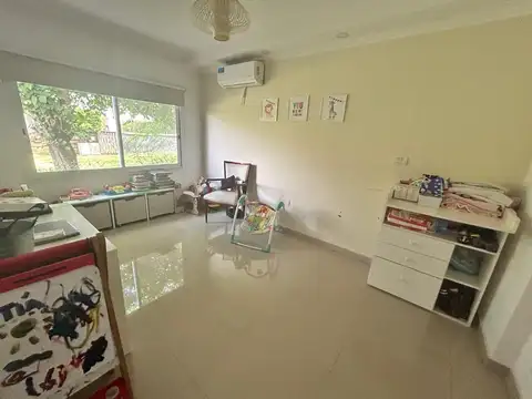 VENTA DE CASA DE 5 AMB BARRIO LA ANGELICA