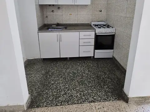 20 De Septiembre 3000, Piso 1