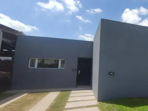 Venta Casa 3 dormitorios a estrenar con jardín y pileta - Tierra de sueños 3, Roldán