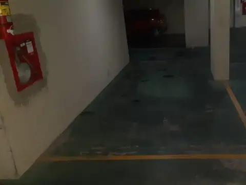 Cochera vacía a la venta