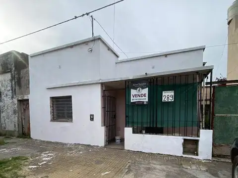 Casa a reciclar en venta a cuadras de la Basilica de Lujan
