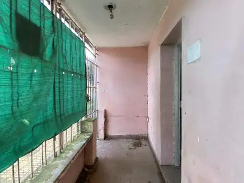 Casa 7 ambientes con 1 baño