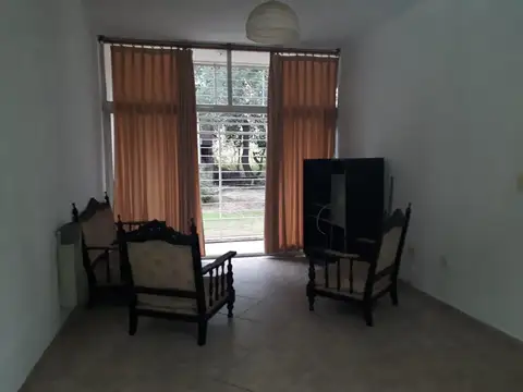 Luther King 100, Piso Planta Baj