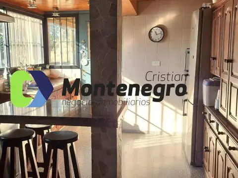 Casa 5 ambientes con 3 baños