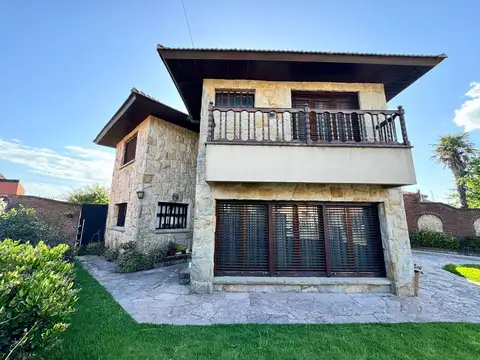 Casa en Venta en Los Pinares, USD 180.000