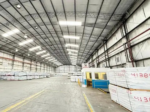 Excelente Deposito Nave Industrial de 8100 mts cub Parque Industrial Lanus