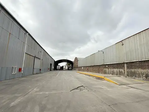 Excelente Deposito Nave Industrial de 8100 mts cub Parque Industrial Lanus