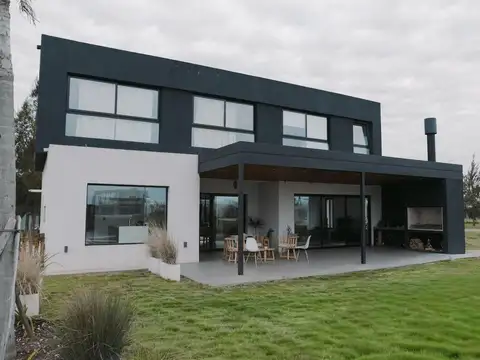 Bcf. Casa Al Rio En Venta Naudir Aguas Privadas