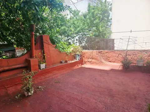 Casa 10 ambientes con 2 baños