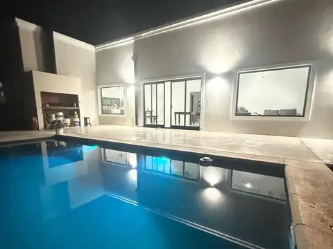 CASA DE TRES AMBIENTES CON PILETA, BARRANCAS DE SAN BENITO.