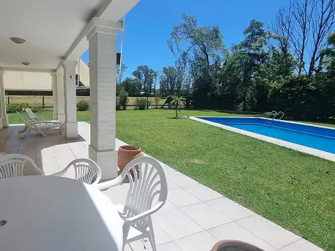 Casa en Venta con 2 cocheras