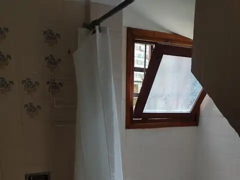 Depto Tipo Casa 5 ambientes con 2 baños