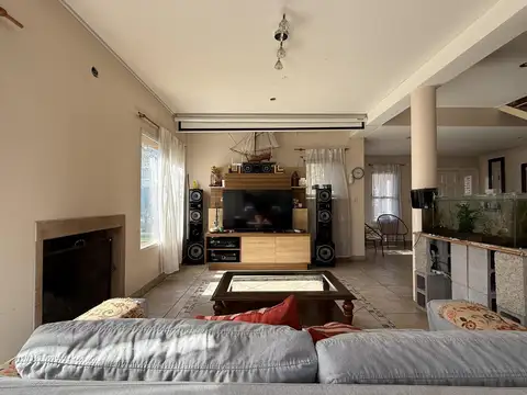 Casa 5 ambientes con 2 baños