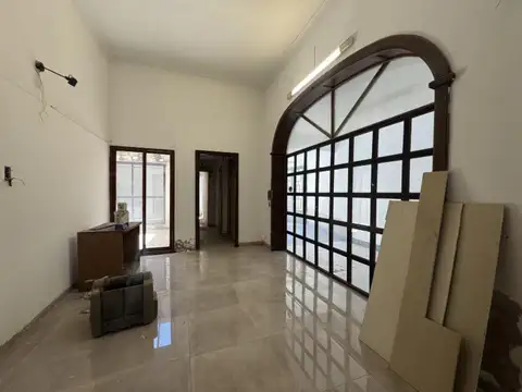 Casa de 2 plantas - 180 m² - Múltiples Destinos - (Institucional, Comercial o Vivienda)