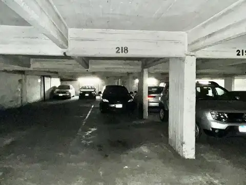 Venta.- Cochera - Centro