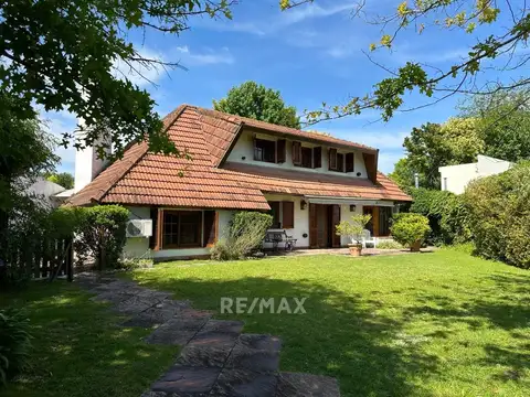 CASA EN VENTA 5 AMBIENTES CON PILETA, LOS LAGARTOS