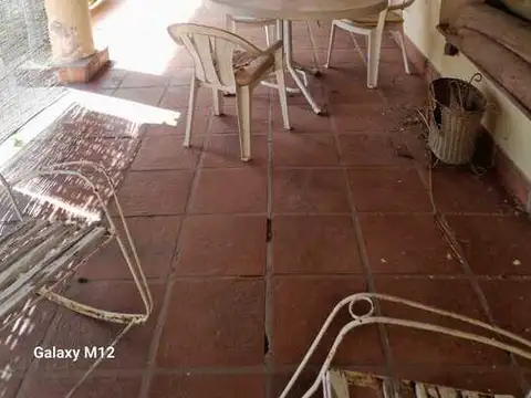 Casa en Alquiler con 2 cocheras