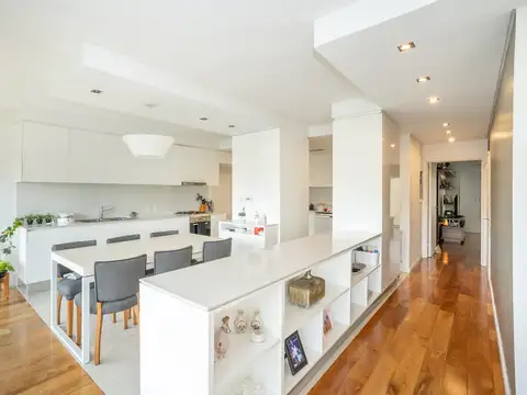 Departamento en Venta con 3 cocheras