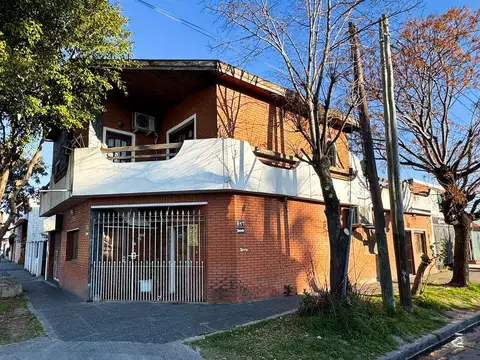 VENTA CASA CHALET CON LOCALES EN SOLANO