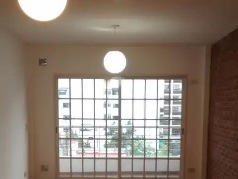 Excelente departamento en Belgrano a una cuadra de las barrancas y de Juramento. Al frente con edificios bajos y protegidos por el gobierno de la ciudad. DUEÑO DIRECTO.