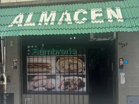 Local en venta sobre Avenida con subsuelo y deposito en Quilmes Centro, Oportunidad!