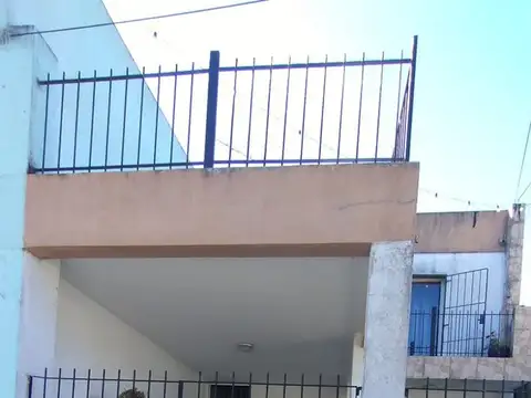 VENTA CASA C/QUINCHO-TERRAZA-COCHERA-ACRED/PERMUTA