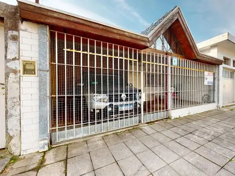 VENTA CASA 3 AMBIENTES CON PATIO EZPELETA