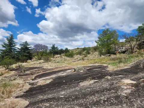 Lote a la venta en Tanti. (L399)