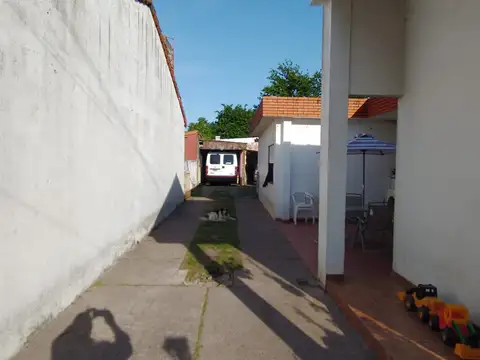 Casa en Venta en Castelar Sur, USD 130.000