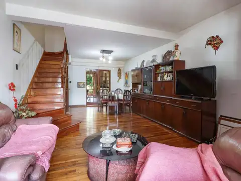 Casa 5 ambientes con 2 baños