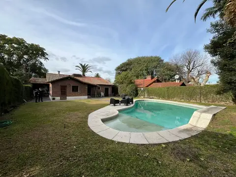 Venta de casa en bella vista 4 ambientes
