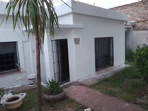 Venta casa 2 dor con patio barrio  Matienzo