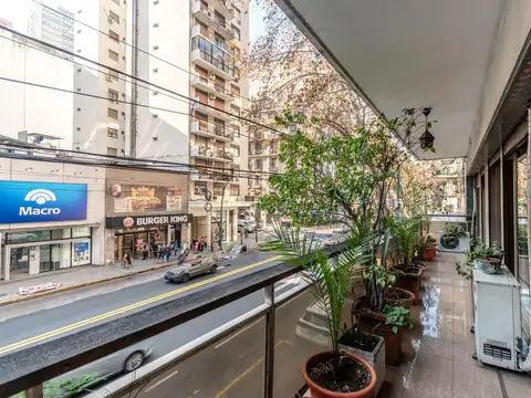 Av. Santa Fe 3300, Piso 1