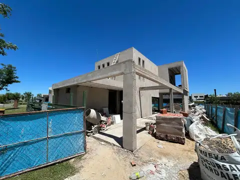 Casa 4 ambientes con 4 baños