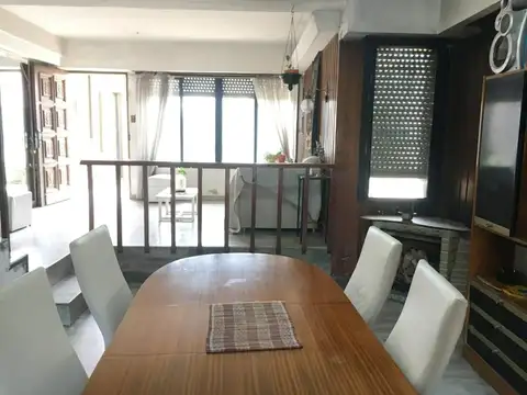 Casa 6 ambientes con 2 baños